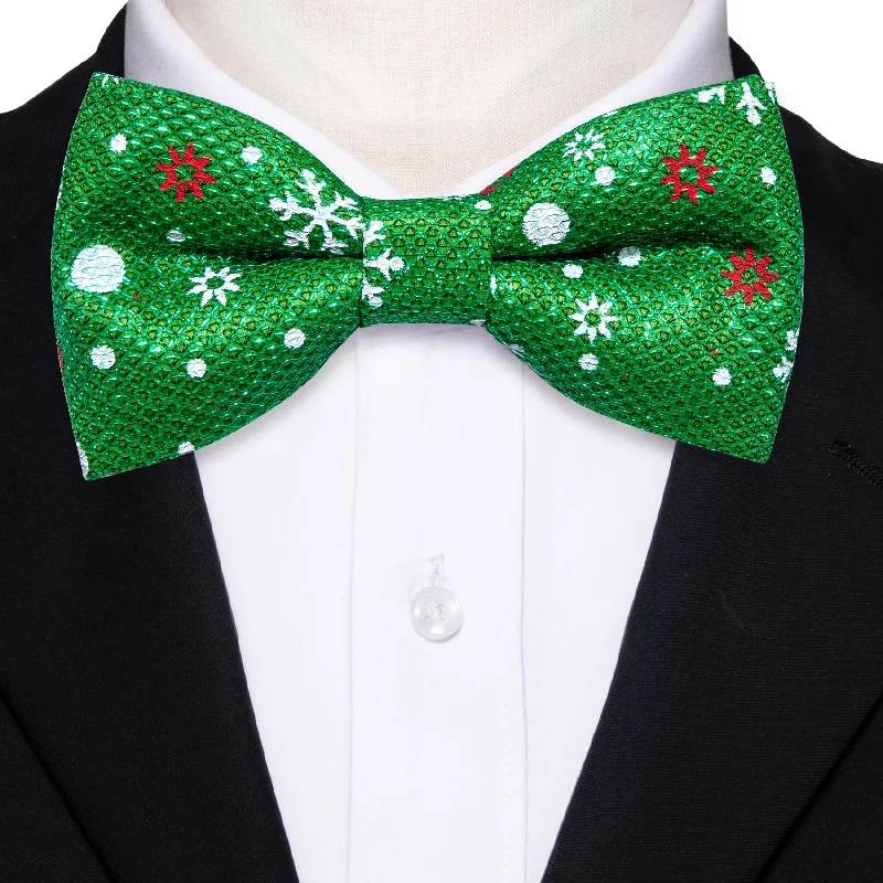 stylish patterns in men's neckties-Christmas Green Snowflake Floral Men's Pre-tied Bowtie